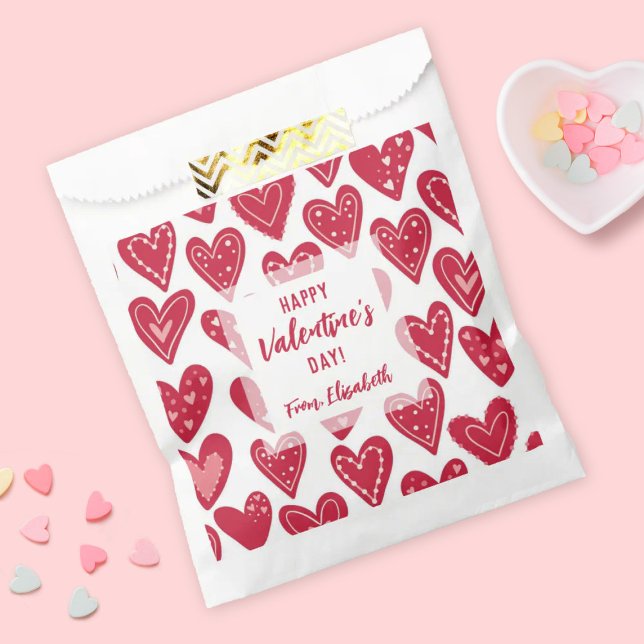 Bolsa De Papel Red Hearts Happy Valentines Day Kids Classrooom (A cute red heart pattern treat bag. Personalize them for a kids classroom Valentines day exchange)