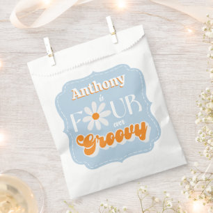 Bolsa De Papel Retro Cuatro Niños Groovy De Cuarto Cumpleaños