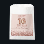 Bolsa De Papel Rosa Gold Pink Happy 16th Birthday<br><div class="desc">Purpurina,  fondo rosa milenario,  con tipografía de nombre de guión sofisticado. Faux rosa oro 16 globo texto. Genial para las celebraciones del 16°.</div>