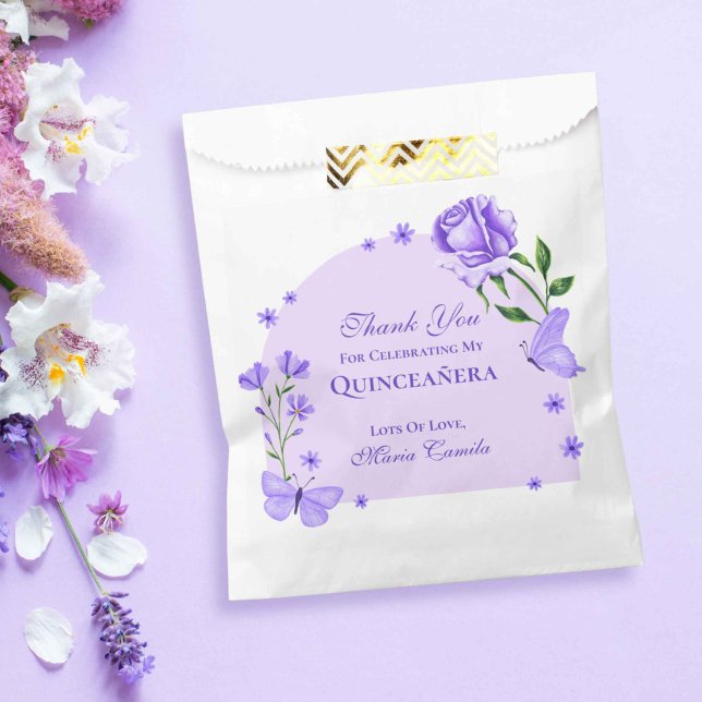 Bolsa De Papel Rosas Lilac Purple y Mariposa Floral Quinceañera (Lilac Purple Roses & Butterfly Floral Quinceañera Favor Bag)
