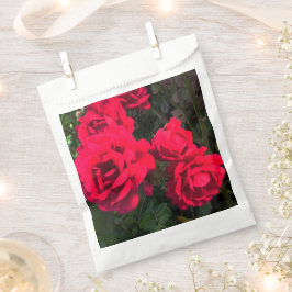 Bolsa De Papel Rosas Rojas floreciendo