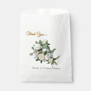 Bolsa De Papel Seda blanca lujosa y fluida y rosas blancas.