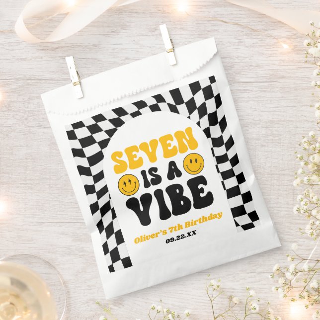 Bolsa De Papel Seven Is A Vibe Retro Séptimo Cumpleaños 7 (Cortado)