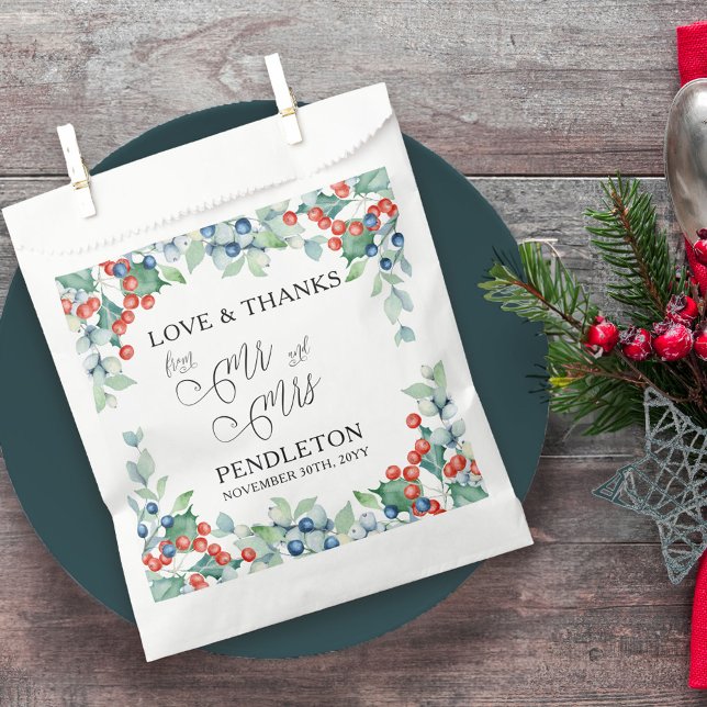 Bolsa De Papel Sr. y Sra. Calligraphy Winter Wedding (Mr and Mrs winter wedding favor bags with elegant calligraphy and holly)