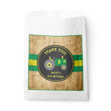 Tractor Rústico Verde Amarillo en la fiesta de cum