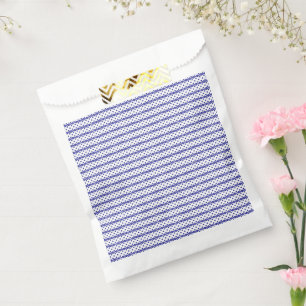 Bolsa De Papel Un cielo azul vívido con nubes blancas dispersas.