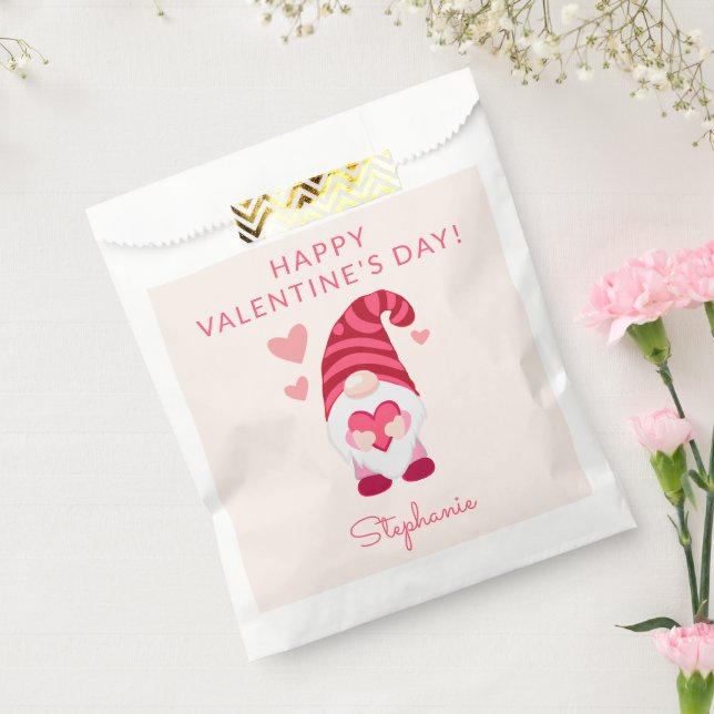 Bolsa De Papel Un lindo Gnome sostiene a un El día de San Valentí (Sellado)
