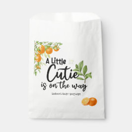 Bolsa De Papel Una pequeña corbata está en camino Naranja Baby Sh