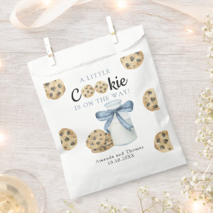 Bolsa De Papel Una pequeña galleta está en camino a la ducha bebé