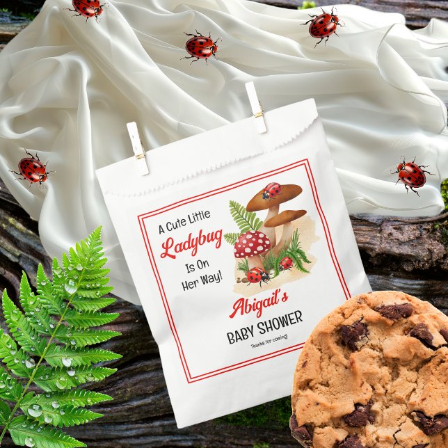 Bolsa De Papel Una Pequeña Y Pequeña Ladybug Está En Camino De Ba ("A Cute Little Ladybug Is On Her Way!" Girl Baby Shower Favor Bags)
