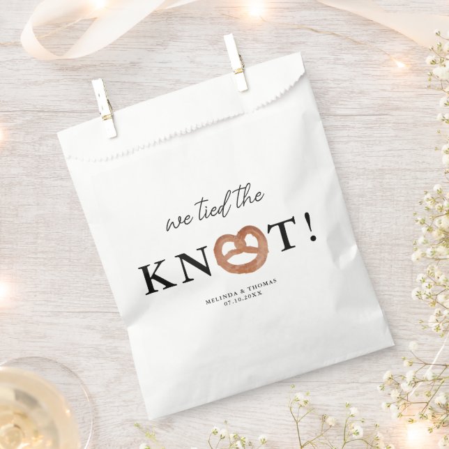 Bolsa De Papel Vinculamos El Favor De La Boda De Knot Pretzel (Cortado)