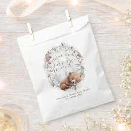 Bolsa De Papel Woodland Bear Cold fuera de Winter Baby Shower