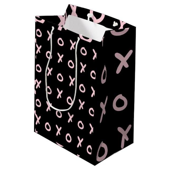 Bolsa de regalo Black & Baby Pink X O XO XO's Tren (Angulo reverso)