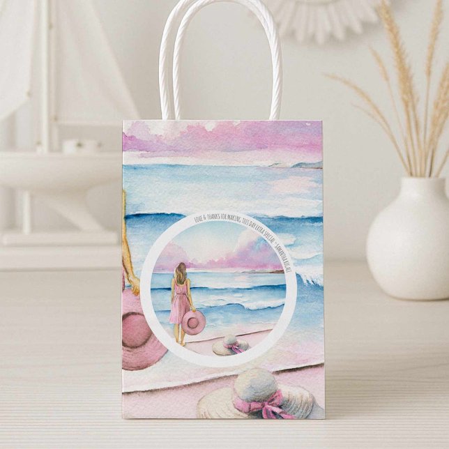 Bolsa de regalo con motivos de arte acuático (Beach themed gift bags watercolor by the shoreline art by Victoria Grigaliunas Do Tell A Belle)
