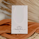 Bolsa de regalo de honor Minimalista Maid of Honor<br><div class="desc">Everleigh Collection: una colección impresionante y minimalista que presenta un tipo de letra caligráfica moderno, moda y elegante. Esta colección ofrece un diseño atemporal y elegante, perfecto para cualquier evento, desde bodas hasta duchas para bebés y todo lo demás. Disfrute de la elegancia y sofisticación de la colección Everleigh y...</div>