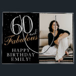 Bolsa De Regalo Grande 60 y Fabulous Elegant 60th Birthday 2 Photo<br><div class="desc">60 y Fabulous Elegant 60th Birthday 2 Photo Large Gift Bag. 60 y un texto fabuloso en escritura a la moda con un nombre sobre fondo negro. Personalízalo con tus fotos,  nombre y edad. Es una gran bolsa de regalo de fotos personalizada para el cumpleaños de una mujer.</div>