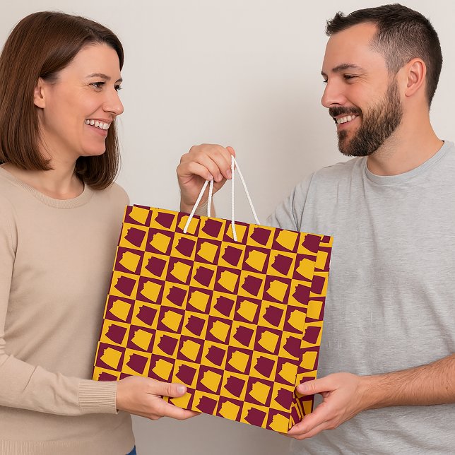 Bolsa De Regalo Grande Arizona Maroon and Gold Checker Pattern (A gift bag with a pattern featuring the US state of Arizona in maroon and gold.)