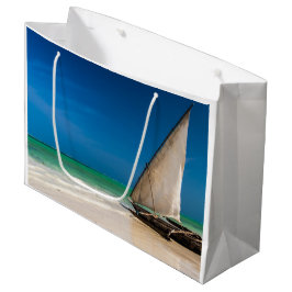 Bolsa De Regalo Grande Barco de pesca tradicional en la playa