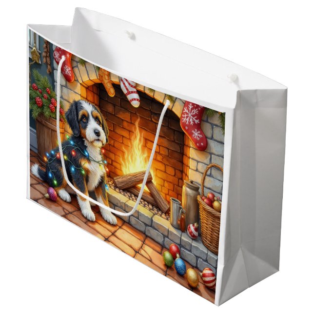 Bolsa De Regalo Grande Bernedoodle Chimenea con Luces de Navidad (Angulo Anverso)