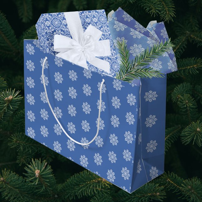 Bolsa De Regalo Grande Blue White Holiday Chinoiserie Snowflake  (Cheerful white snowflakes!)