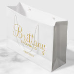 Bolsa De Regalo Grande Bridesmaids personalizadas de blanco y oro moderno<br><div class="desc">Modern White and Gold Personalized Bridesmaids con el nombre de la dama de honor en oro estilo de escritura moderna con título y fecha boda en oro moderno sans serif estilo de letra. También perfecto para la empleada de honor, la niña flor, la madre de la novia y más. Nota:...</div>