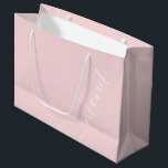 Bolsa De Regalo Grande Camisa de Bridesmaid de nombre de script simple ro<br><div class="desc">Rubor Pink Simple Script Name Bridesmaid Gran Bolsa de Regalos</div>