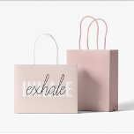 Bolsa De Regalo Grande Cita moderna de inhalación por inhalación de tinta<br><div class="desc">Cita moderna de inhalación por inhalación de tinta rosada en el pasto</div>