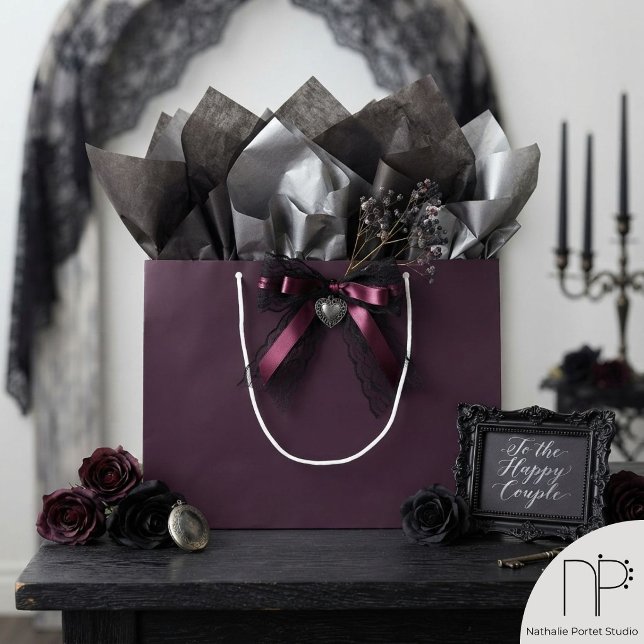 Bolsa de regalo grande de ciruela oscura sólida (Solid dark plum minimalist gothic large gift bag for sophisticated and refined gift presentation.)