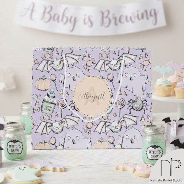 Bolsa de regalo grande de Halloween para bebé mora (Monogrammed halloween kids large gift bag in pastel purple for october birthday or halloween party)