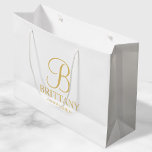 Bolsa De Regalo Grande Elegante dama de honor personalizada de color blan<br><div class="desc">Elegante regalo de dama de honor personalizado con monograma personalizado en estilo de letra de guión elegante dorado con el nombre de la dama de honor y el título en estilo de letra serif clásico de oro. También perfecto para la empleada de honor, la niña flor, la madre de la...</div>