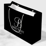 Bolsa De Regalo Grande Elegante dama de honor personalizada en blanco y n<br><div class="desc">Elegante regalo de dama de honor en blanco y negro con monograma personalizado en elegante estilo caligráfico con el nombre de la dama de honor y el título en estilo clásico de tipo de letra serif. También perfecto para la empleada de honor, la niña flor, la madre de la novia...</div>