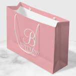 Bolsa De Regalo Grande Elegante dama de honor personalizada rosa de Rubor<br><div class="desc">Elegante Rubor Pink Personalized Bridesmaid Gifts con monograma personalizado en blanco elegante estilo de letra caligrafía con el nombre de la dama de honor y el título en blanco clásico estilo de letra serif con un fondo rosa rubor. También perfecto para la empleada de honor, la niña flor, la madre...</div>