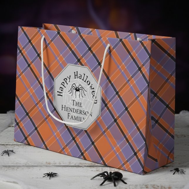 Bolsa De Regalo Grande Espeluznante Naranja Purple Black Plaid Spider Hal (Spooky Happy Halloween Gift Bags. Cute Orange Black Purple Plaid Pattern with Creepy Spider and Name)