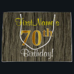 Bolsa De Regalo Grande Faux Wood Look, Faux Gold 70th Birthday   Name<br><div class="desc">Este sencillo y rústico diseño de bolsos de regalo de cumpleaños incluye un mensaje personalizado como "¡Cumpleaños 70 de FirstName!" (con el "70" con un aspecto de color falso/imitación de oro) en un falso fondo de estilo de madera. El nombre se encuentra en un texto similar a un guión, de...</div>