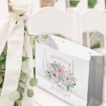 Bolsa De Regalo Grande Flor Niña Rosa Peony Floral Bouquet<br><div class="desc">Bolsa de regalo boda personalizada para su chica de flores. El diseño presenta un ramo floral de color bonito con flores de peonía rosada y una elegante tipografía escrita a mano. Un lado de la bolsa dice "[nombre] gracias por ser mi chica de flores" y el otro lado tiene la...</div>
