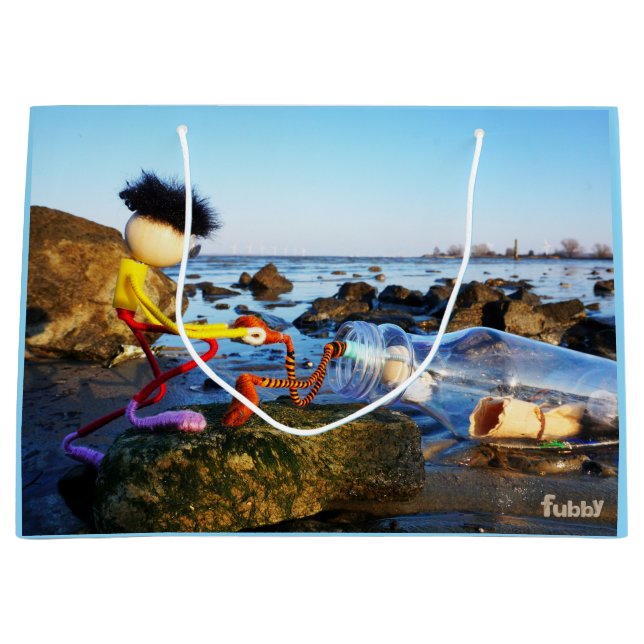 Bolsa De Regalo Grande Fubby met flessenpost aan de kust. (Anverso)