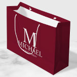 Bolsa De Regalo Grande Groomman personalizado moderno de Borgoña y Blanco<br><div class="desc">Regalos Groomsman personalizados modernos con monograma personalizado,  nombre del groomsman y título en blanco clásico estilo de letra serif sobre fondo rojo burdeos. También perfecto para el mejor hombre,  padre de la novia,  portador de anillo y más.</div>