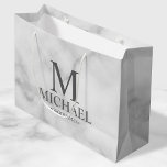 Bolsa De Regalo Grande Groomsman personalizado de mármol blanco moderno<br><div class="desc">Regalos Groomsman personalizados modernos con monograma personalizado,  nombre y título de groomsman en estilo serif gris clásico sobre fondo de mármol blanco. También perfecto para el mejor hombre,  padre de la novia,  portador de anillo y más.</div>