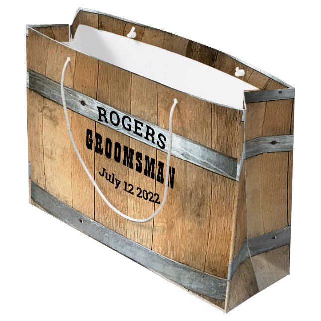 Bolsa De Regalo Grande Groomsman Whiskey Barrel personalizado (Angulo reverso)