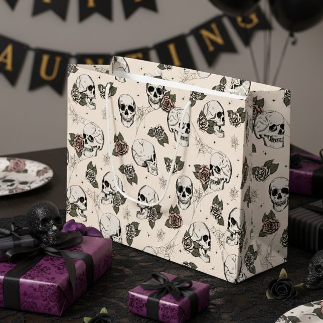 Bolsa De Regalo Grande Halloween de Rosas y calaveras góticas blancas ant (Cream Gothic Floral Skull Gift Bags. Vintage Hand Drawn Skulls Roses in Black. Halloween or Birthday)
