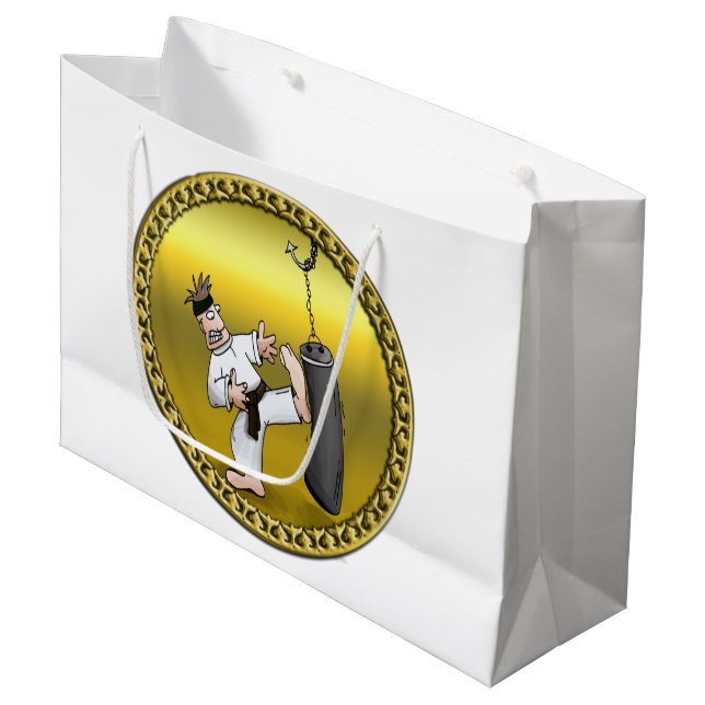 Bolsa De Regalo Grande Hombre de karate del cinturón negro pateando una b (Angulo Anverso)