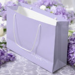 Bolsa De Regalo Grande Lavender Purple Modern Script Girly Monograma Nomb<br><div class="desc">Bolsa de Regalo de Monograma de Lavanda Purple Simple Script. Esto hace que el dulce perfecto cumpleaños 16,  boda,  ducha de novia,  aniversario,  ducha de bebé o bolso de regalo de la fiesta de soltera para alguien que ama el lujo glam y los estilos de moda.</div>