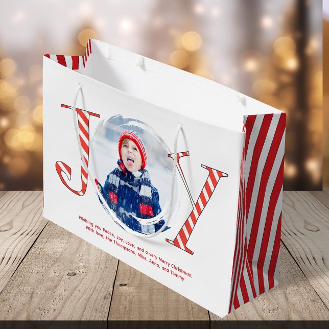 Bolsa De Regalo Grande Navidades rojos y blancos: Personalizado de la ale (Christmas Joy Typography Photo Large Gift Bag. With red and white candy cane stripes.)