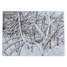 Bolsa De Regalo Grande Nieve sobre un parche de frambuesa —