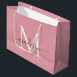 Bolsa De Regalo Grande Nombre de guion rosa de Monograma de color rosa ni<br><div class="desc">Bolso de regalo grande con nombre de guion gris elegante rosa de Monograma elegante</div>