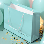 Bolsa De Regalo Grande Nombre de Monograma del Guión Azul Verde azulado M<br><div class="desc">Bolsa de Regalo de Monograma de Guión Azul Verde azulado Simple Aqua Blue. Esto hace que el dulce perfecto cumpleaños 16,  boda,  ducha de novia,  aniversario,  ducha de bebé o bolso de regalo de la fiesta de soltera para alguien que ama el lujo glam y los estilos de moda.</div>