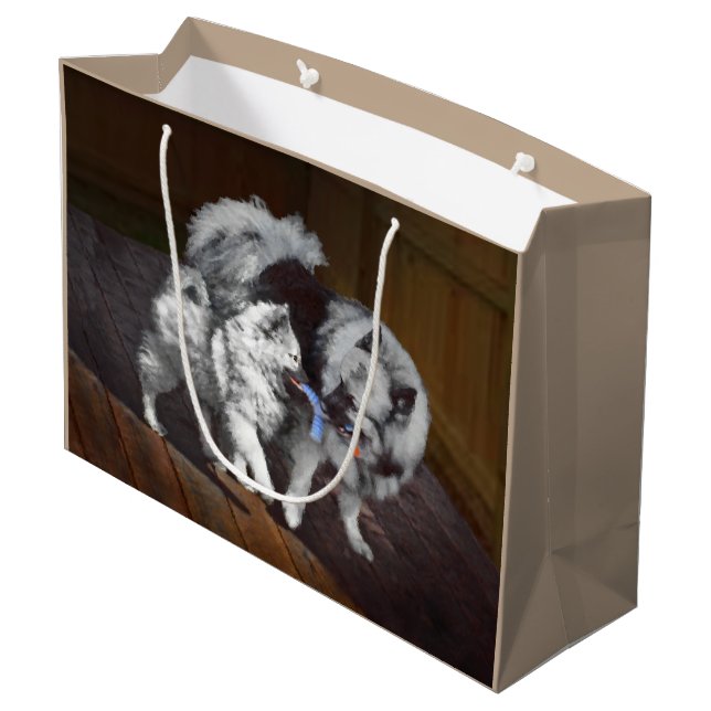 Bolsa De Regalo Grande Pintado Keeshond Playtime - Arte Perro Original. (Angulo reverso)
