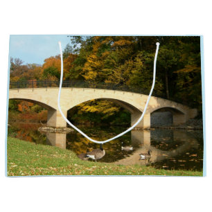 Bolsa De Regalo Grande Puente arcoiris en otoño en el Grove City College