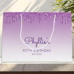 Bolsa De Regalo Grande Purpurina Drip 80th Birthday Purple<br><div class="desc">Esta bolsa de regalo para la fiesta de cumpleaños número 80 de la moda presenta un purpurina falso y morado brillante en el borde de goteo y color morado. Personalízalo con su nombre en escritura a mano,  junto con su cumpleaños y fecha a continuación.</div>