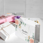 Bolsa De Regalo Grande Rosa dorada floral salvia verde dama de honor<br><div class="desc">Un fondo blanco. Decorada con rosas de oro rosa de color acuático,  vegetación eucalipto y estribillos dorados. Personalice y agregue el nombre de su dama de honor.</div>